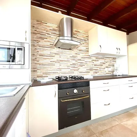 Casa Con Piscina Privada En Igueste De * Candelaria