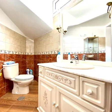 Casa Con Piscina Privada En Igueste De *